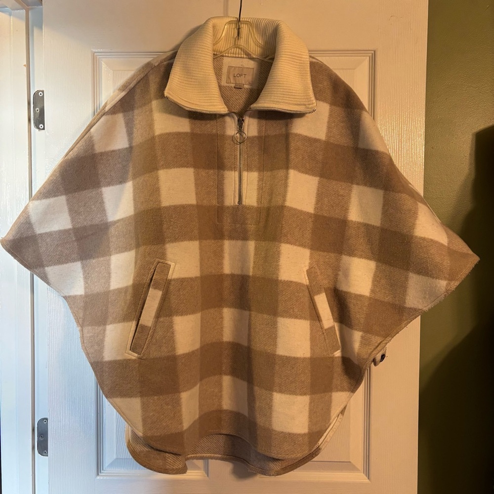 🤎LOFT🤎 Zippered Poncho